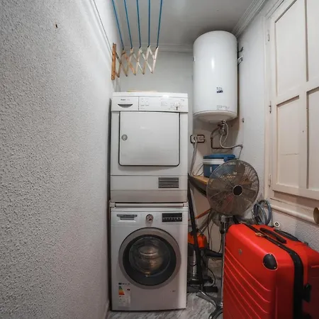 Your In Near Postiguet Beach! شقة