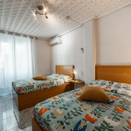 Your In Near Postiguet Beach! شقة