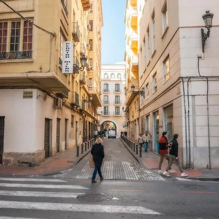 Your In Near Postiguet Beach! لقنت